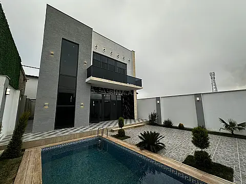 Satılır 4 otaqlı həyət evi 270 m²