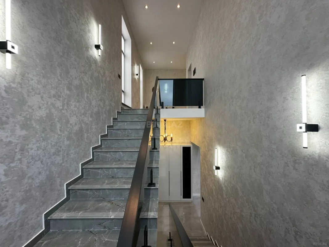 Satılır 4 otaqlı həyət evi 270 m²