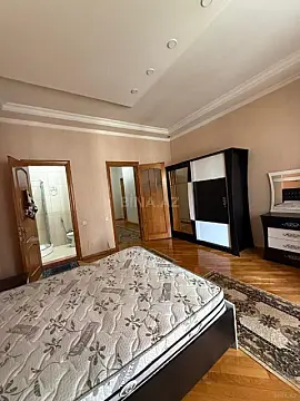 Kirayə verilir 3 otaqlı mənzil 141 m²
