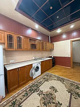Kirayə verilir 3 otaqlı mənzil 141 m²