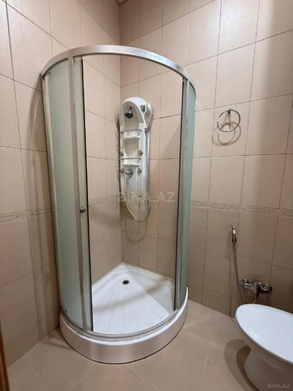 Kirayə verilir 3 otaqlı mənzil 141 m²