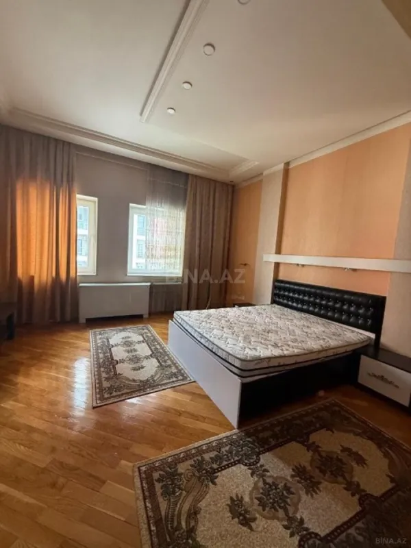 Kirayə verilir 3 otaqlı mənzil 141 m²
