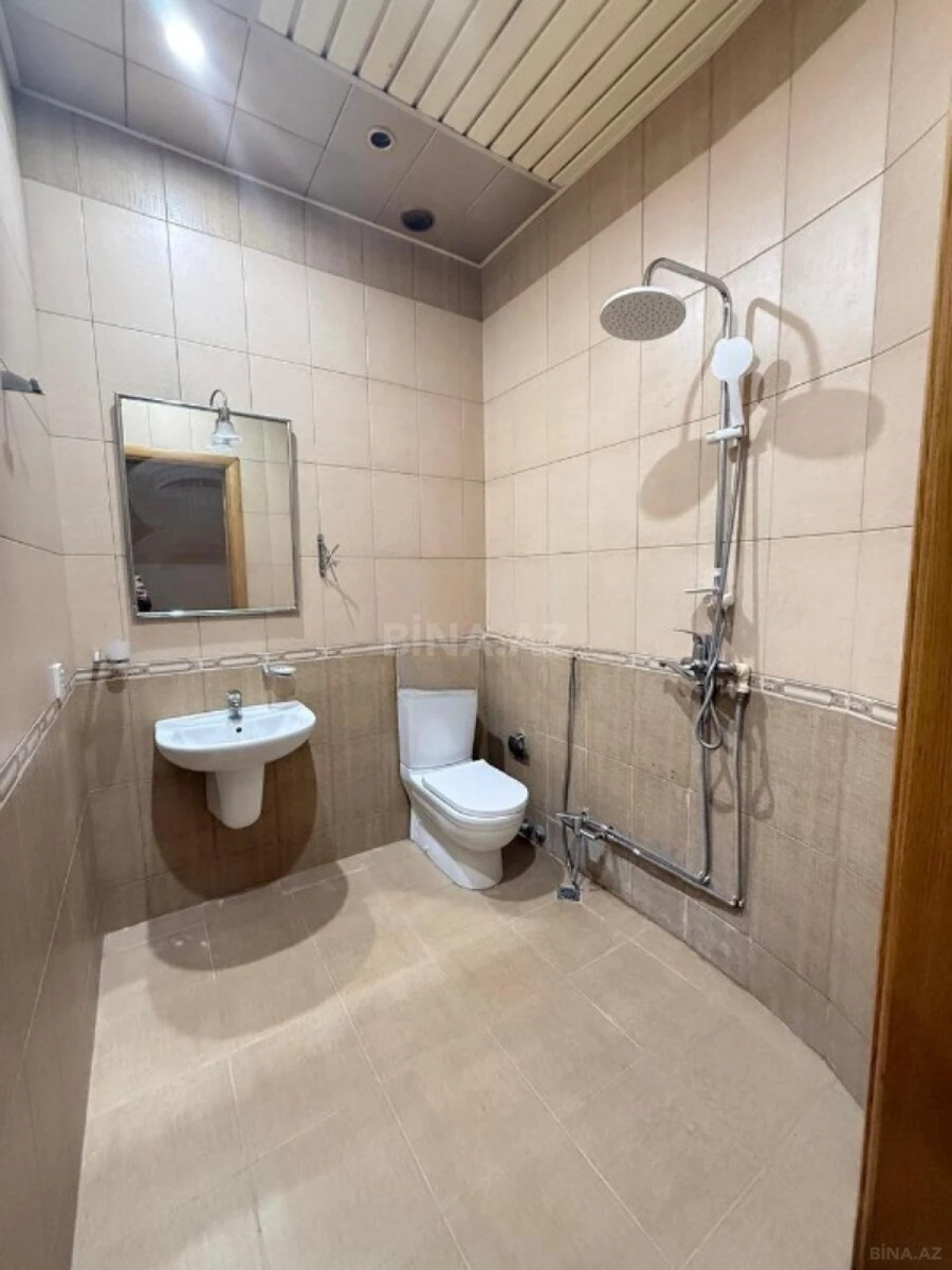 Kirayə verilir 3 otaqlı mənzil 141 m²