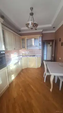 Kirayə verilir 3 otaqlı mənzil 120 m²