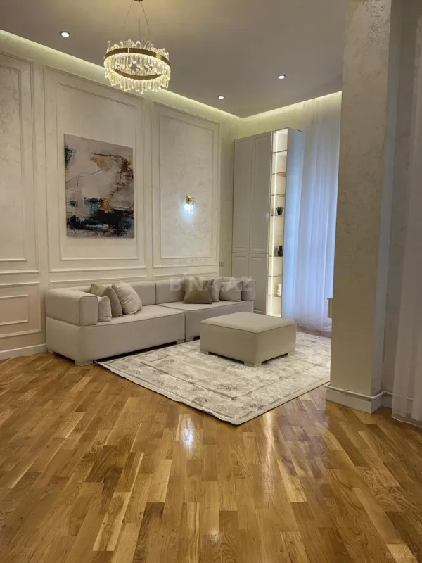 Kirayə verilir 2 otaqlı mənzil 77 m²