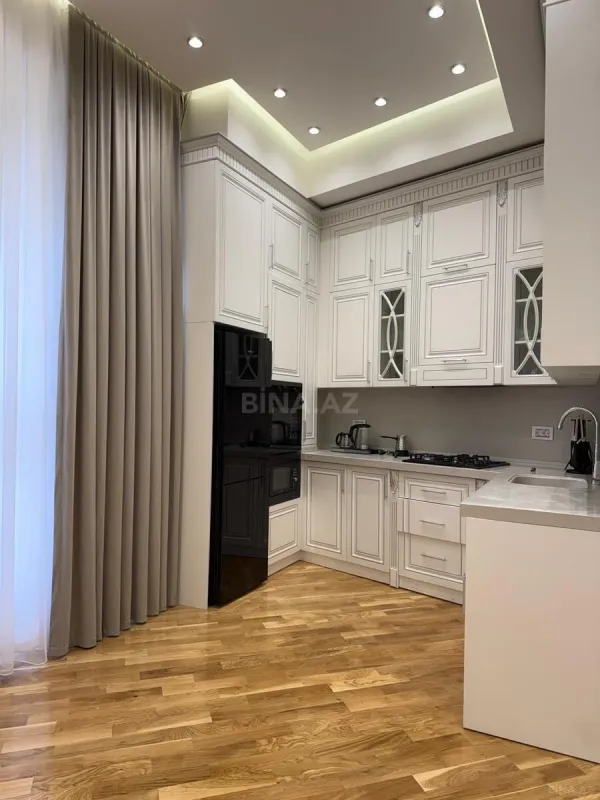 Kirayə verilir 2 otaqlı mənzil 77 m²