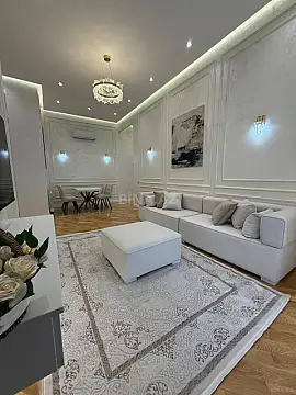 Kirayə verilir 2 otaqlı mənzil 77 m²