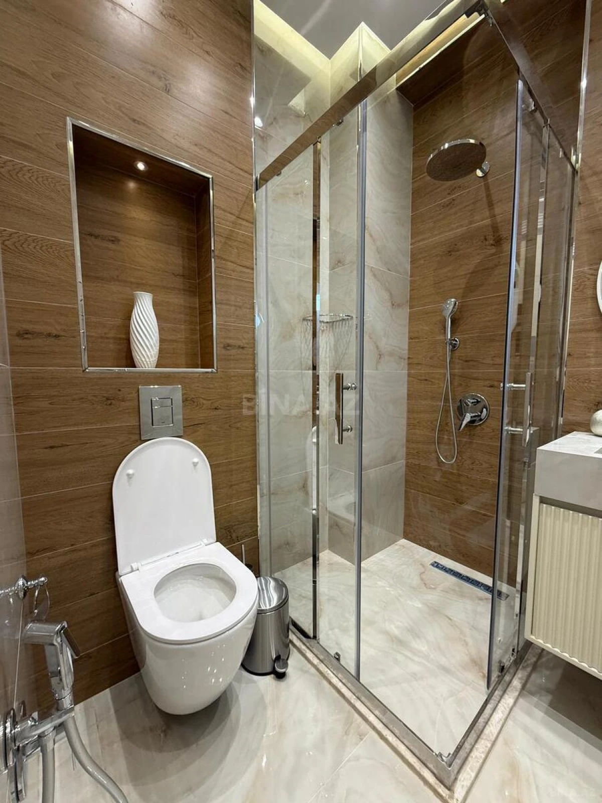 Kirayə verilir 2 otaqlı mənzil 77 m²