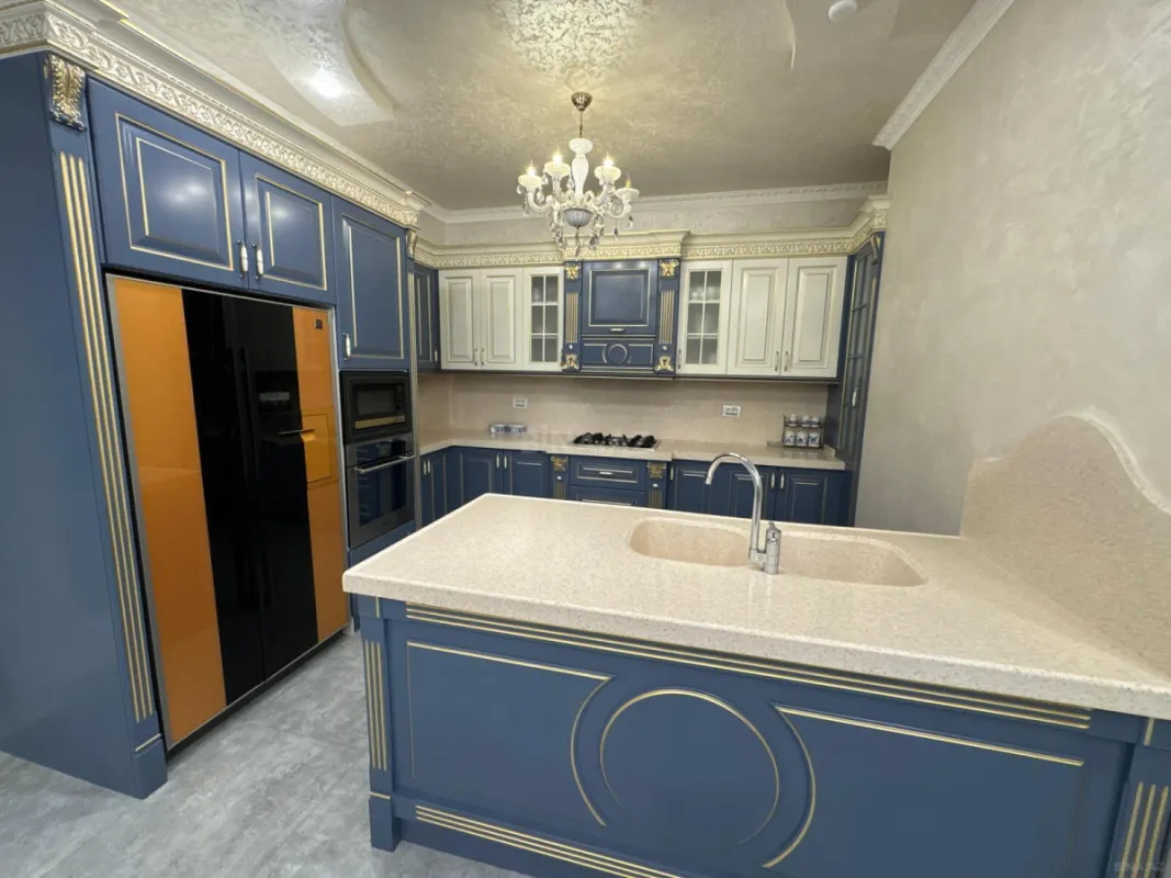 Satılır 6 otaqlı mənzil 800 m²