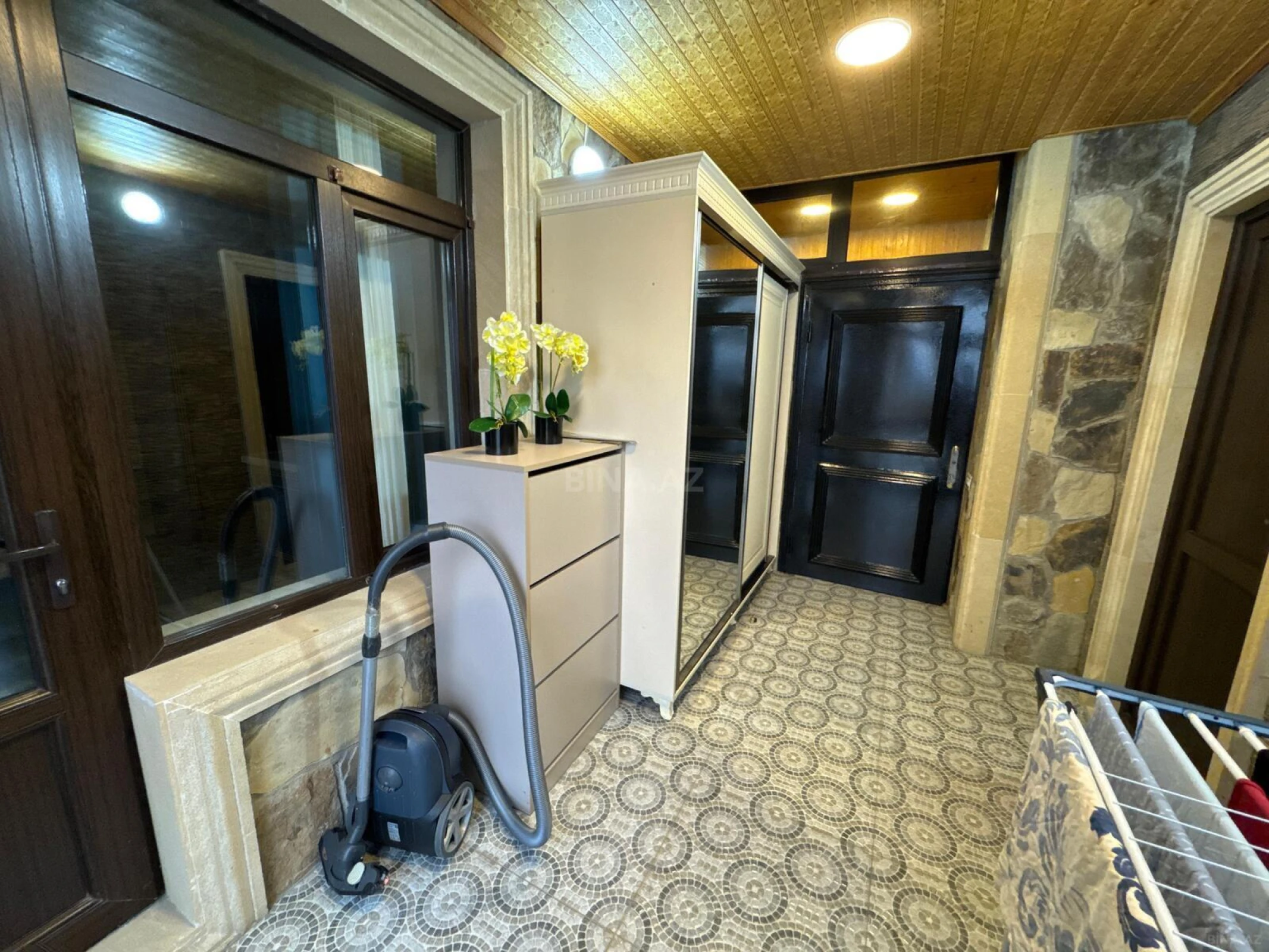 Satılır 6 otaqlı mənzil 800 m²