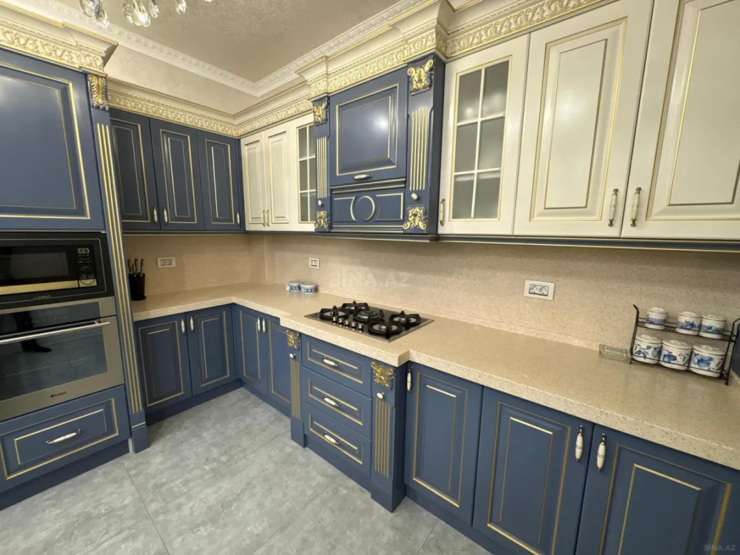 Satılır 6 otaqlı mənzil 800 m²