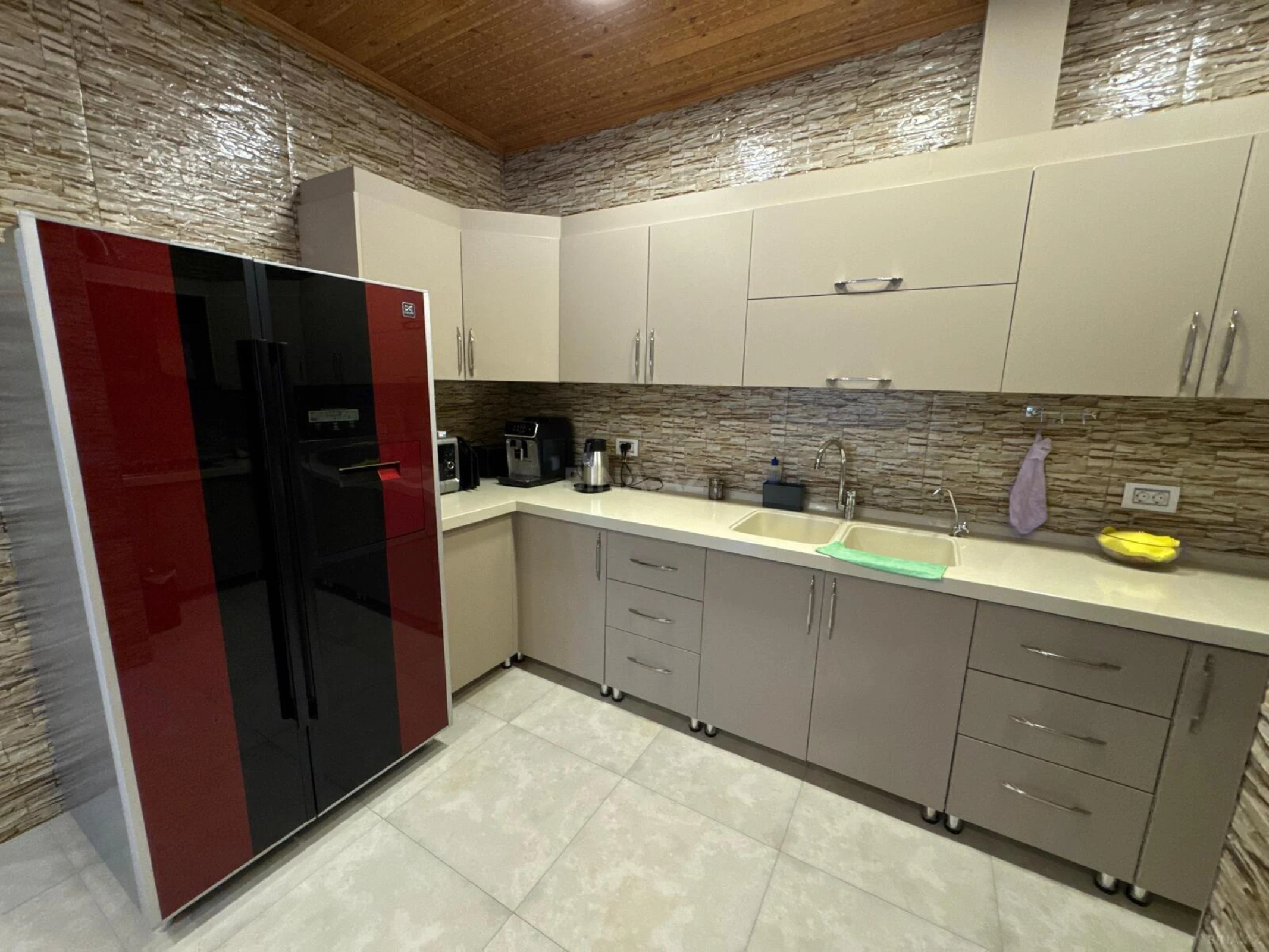 Satılır 6 otaqlı mənzil 800 m²