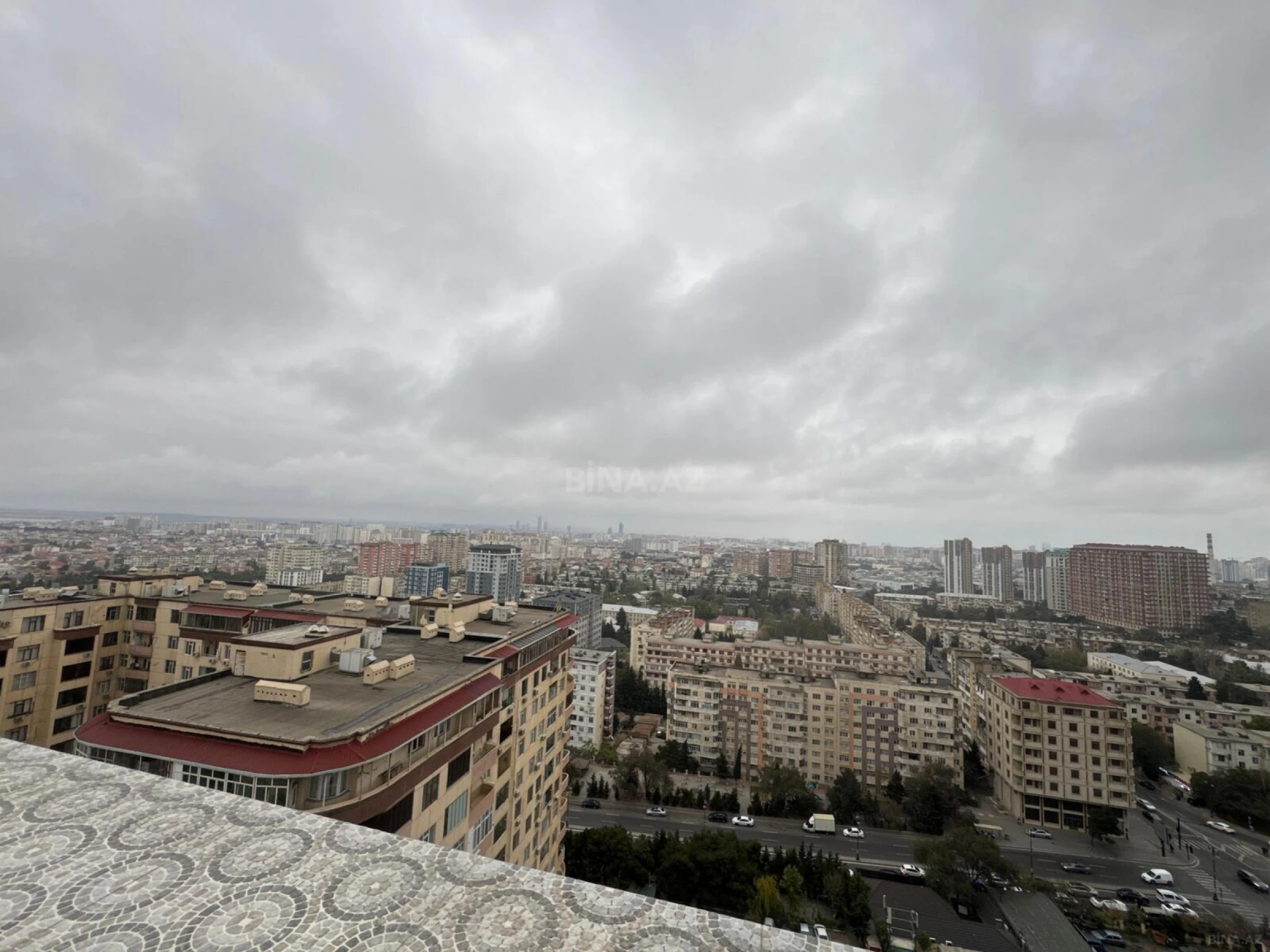 Satılır 6 otaqlı mənzil 800 m²