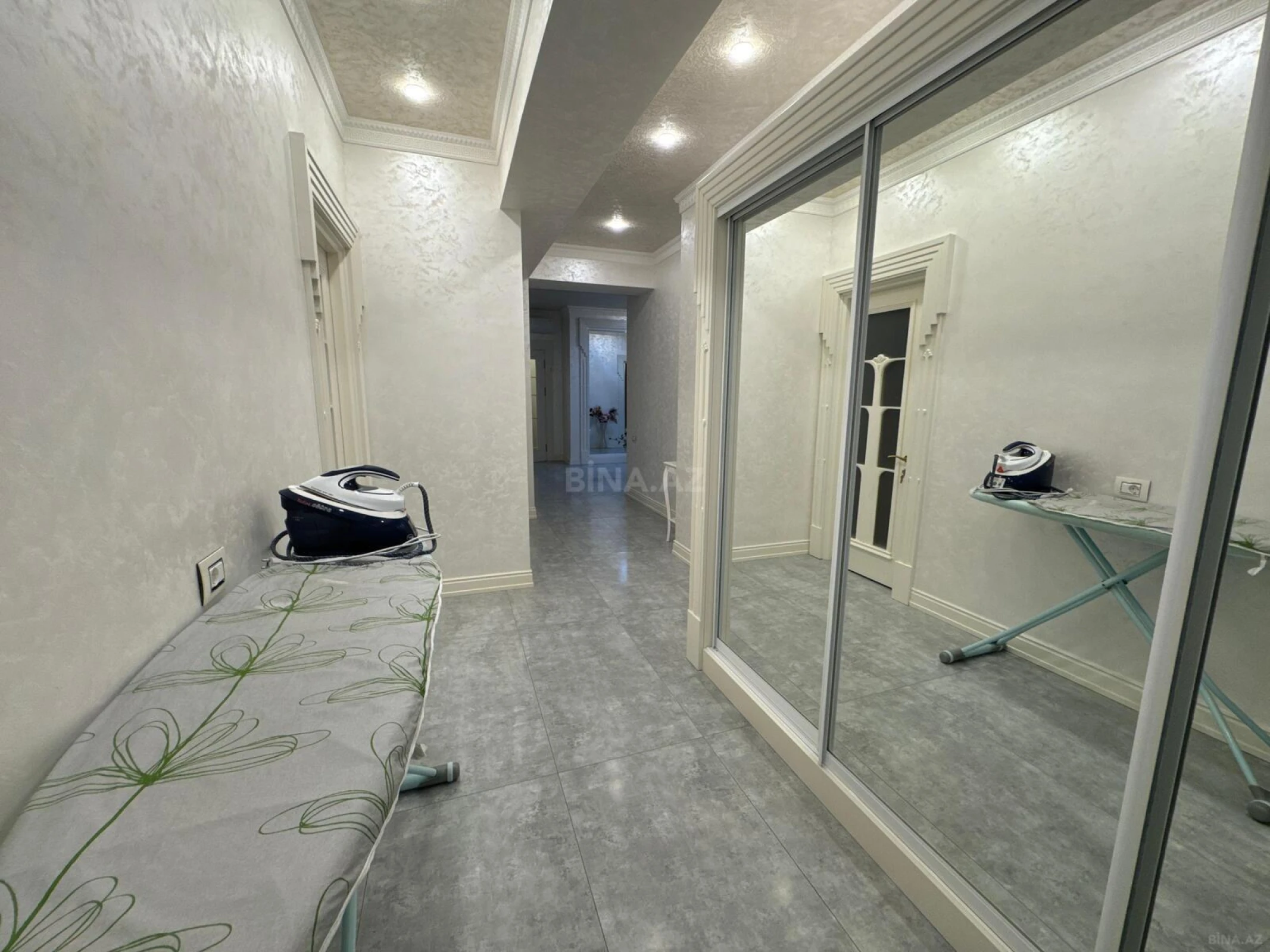 Satılır 6 otaqlı mənzil 800 m²