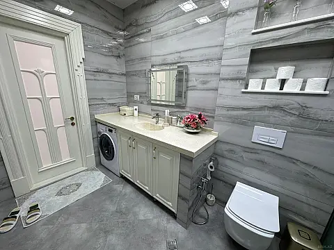 Satılır 6 otaqlı mənzil 800 m²