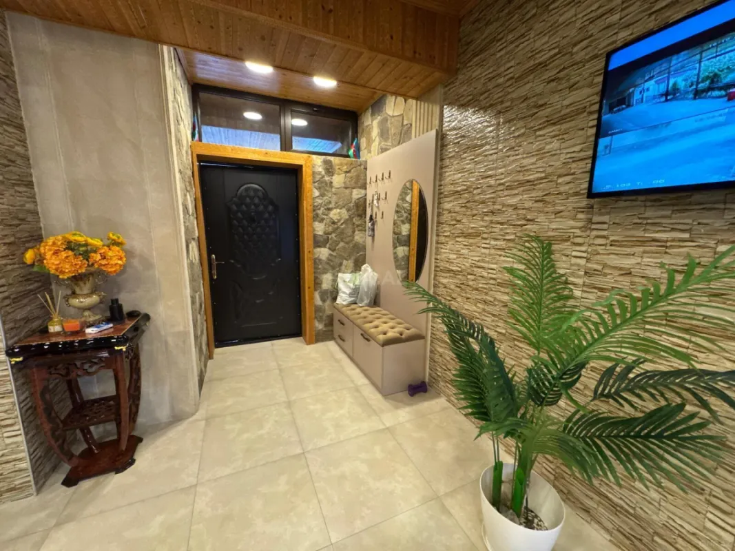 Satılır 6 otaqlı mənzil 800 m²