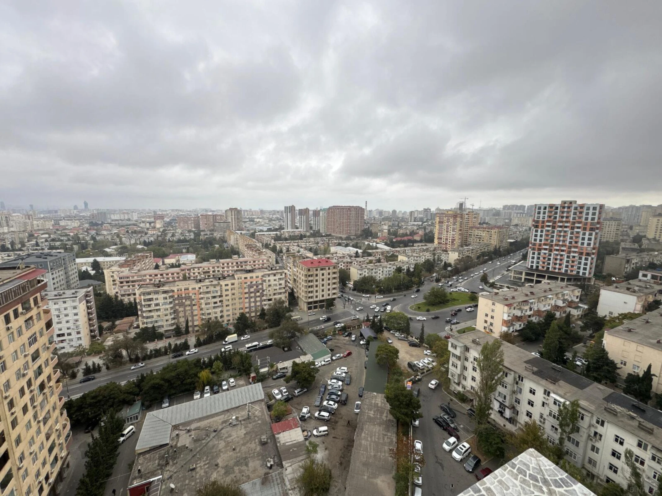 Satılır 6 otaqlı mənzil 800 m²