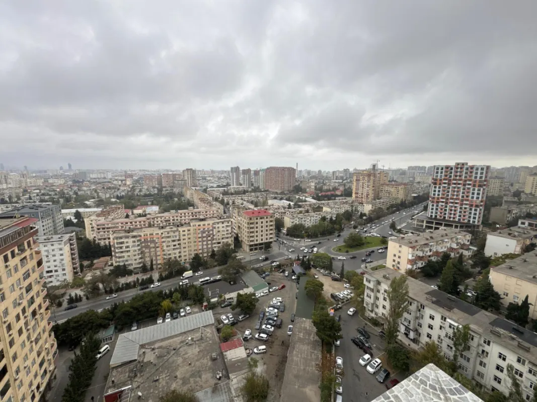 Satılır 6 otaqlı mənzil 800 m²