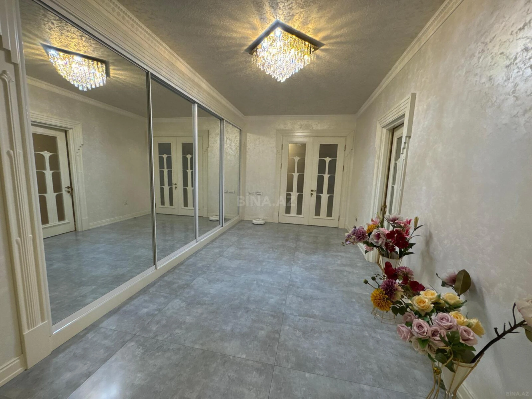 Satılır 6 otaqlı mənzil 800 m²