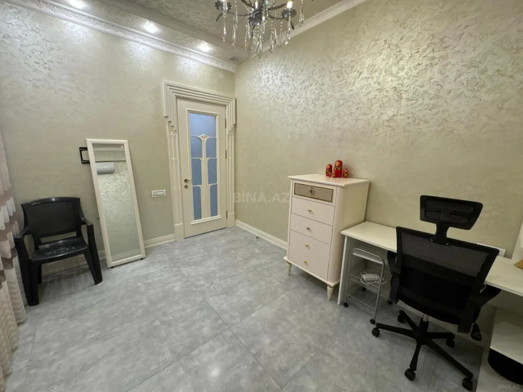 Satılır 6 otaqlı mənzil 800 m²