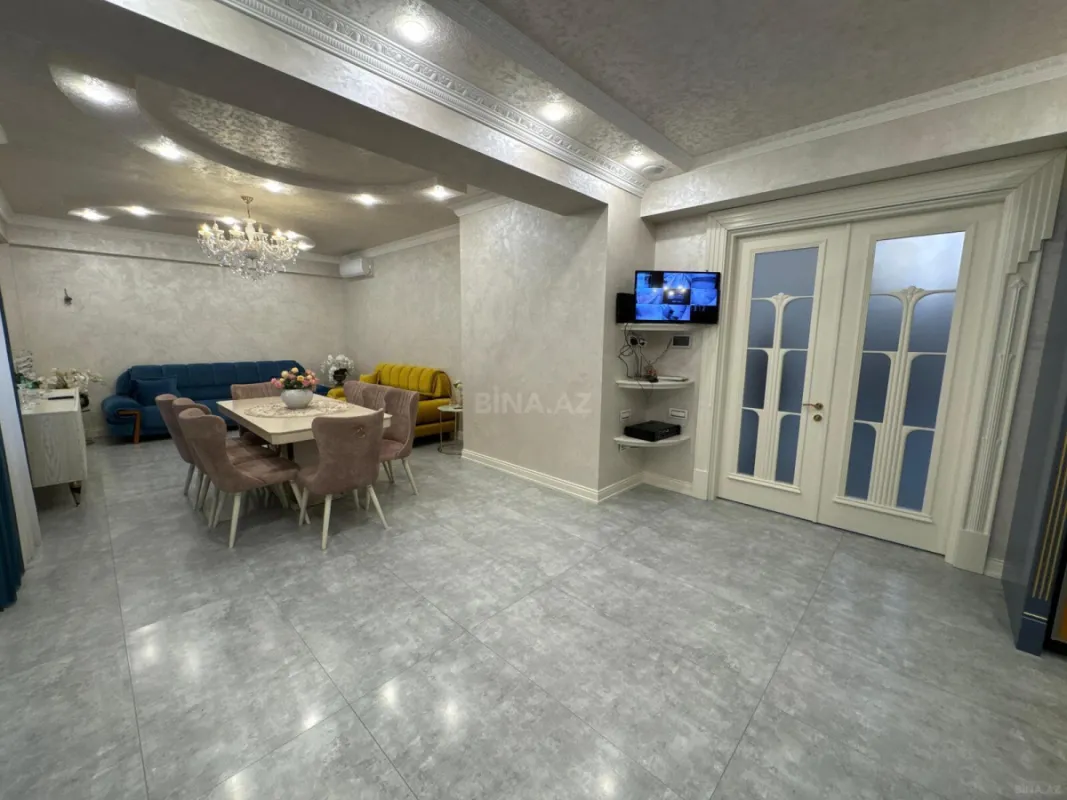 Satılır 6 otaqlı mənzil 800 m²