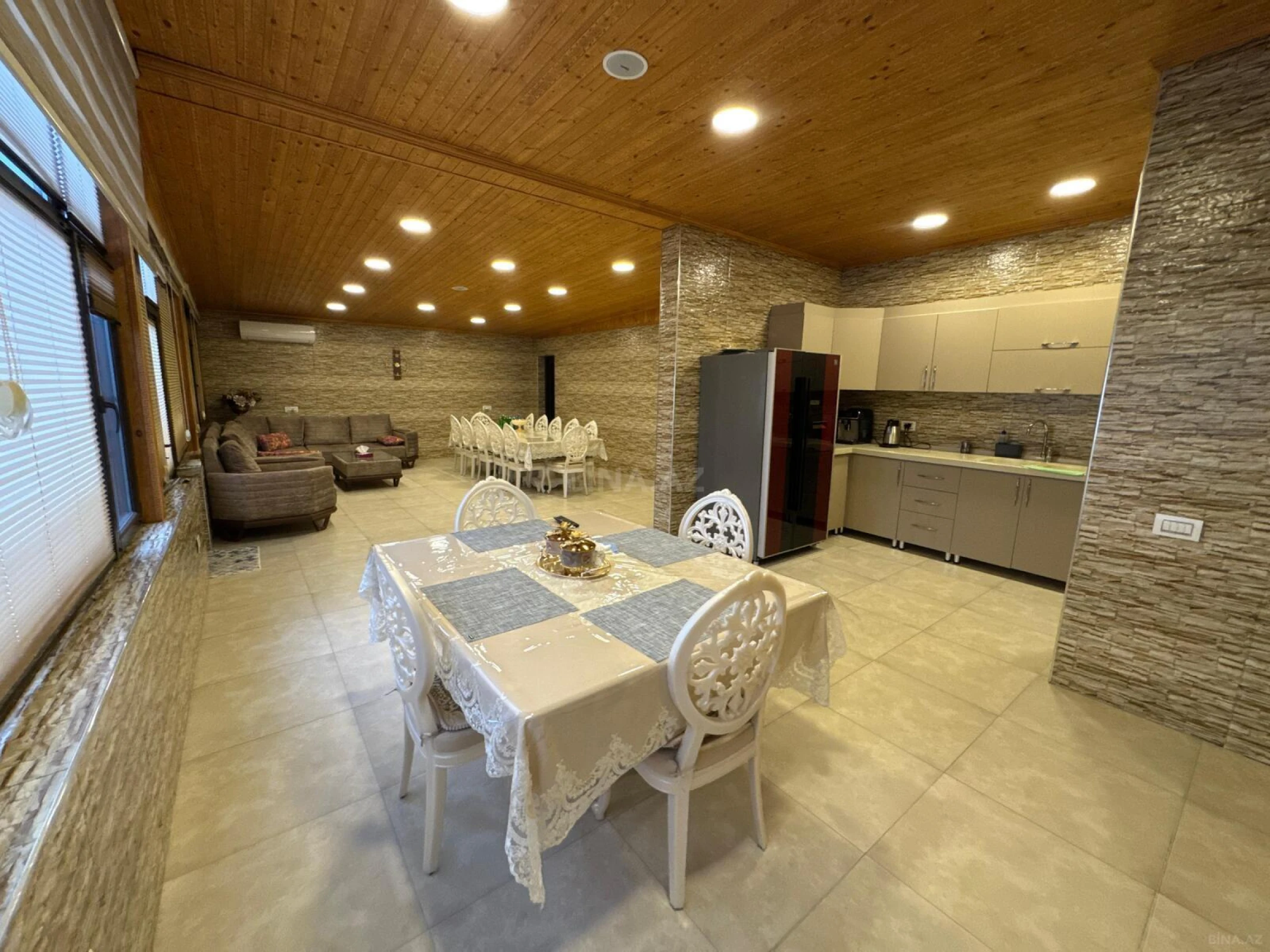 Satılır 6 otaqlı mənzil 800 m²