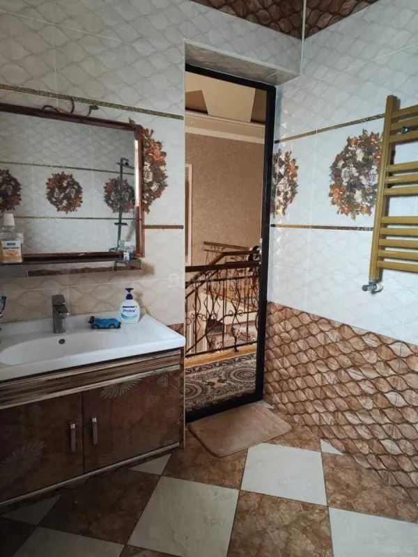 Satılır 7 otaqlı həyət evi 250 m²