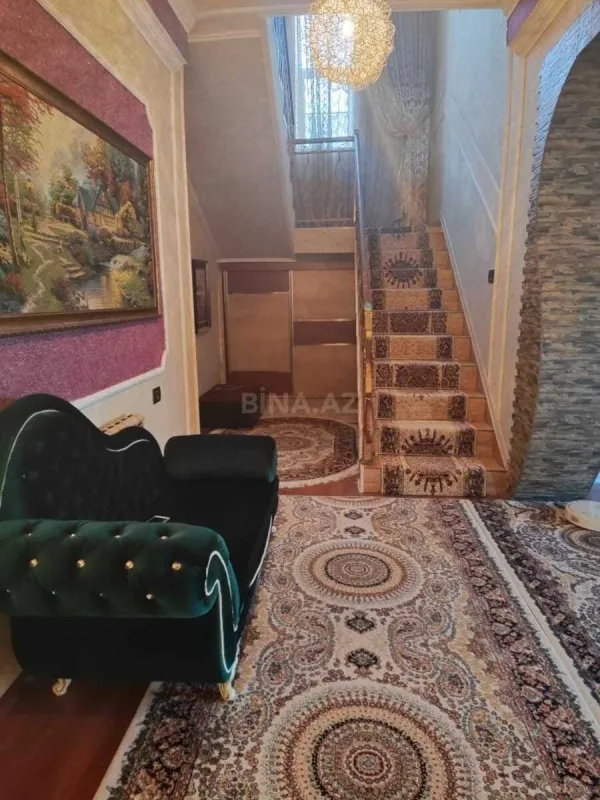 Satılır 7 otaqlı həyət evi 250 m²