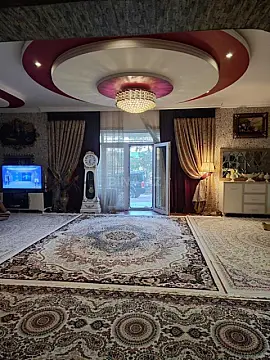 Satılır 7 otaqlı həyət evi 250 m²