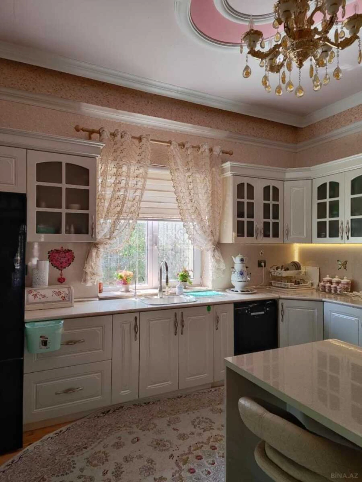 Satılır 7 otaqlı həyət evi 250 m²