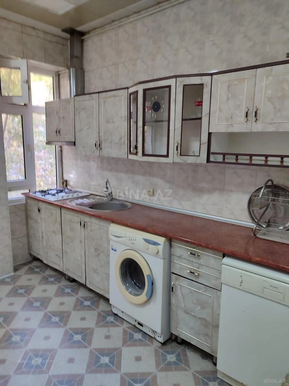 Kirayə verilir 4 otaqlı mənzil 100 m²