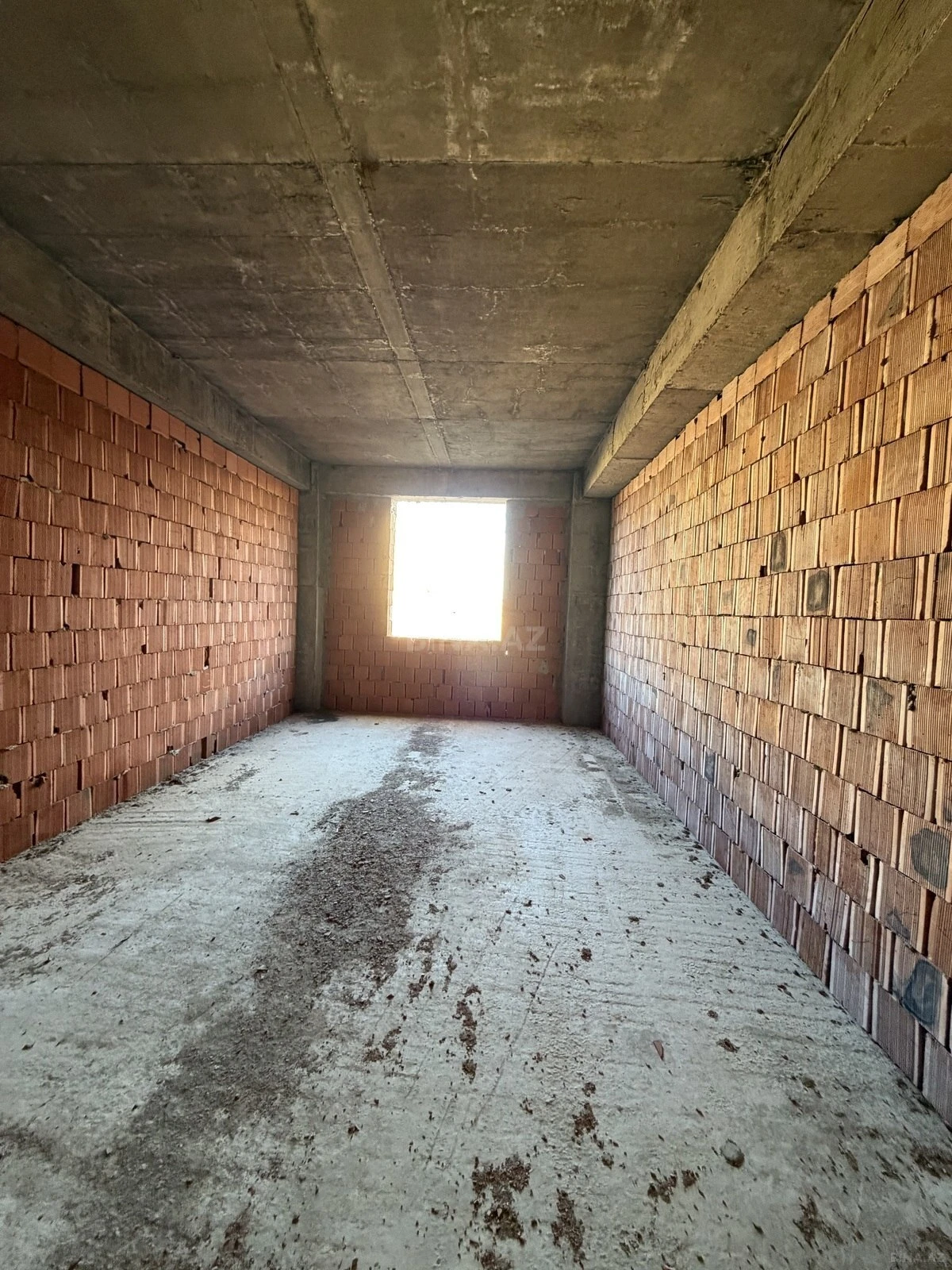 Satılır 1 otaqlı mənzil 57 m²