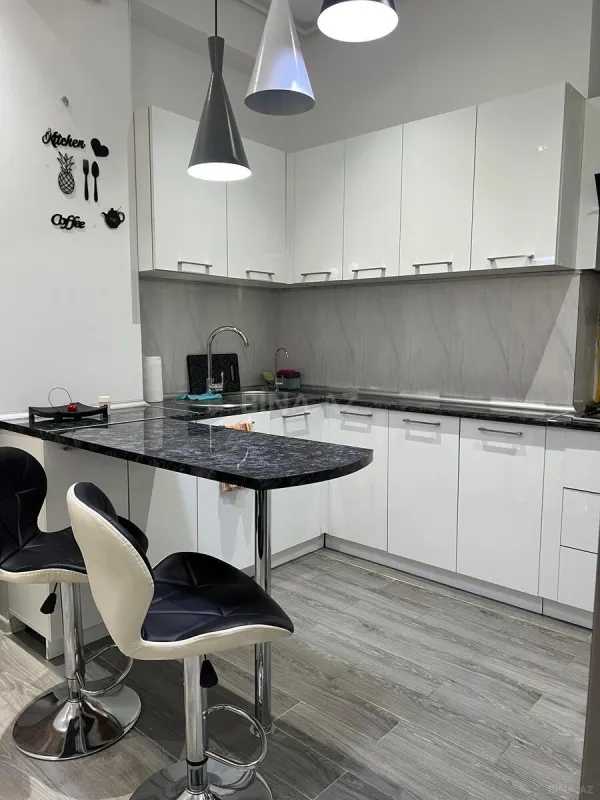 Kirayə verilir 2 otaqlı mənzil 75 m²