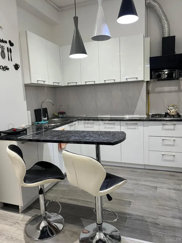 Kirayə verilir 2 otaqlı mənzil 75 m²