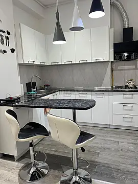 Kirayə verilir 2 otaqlı mənzil 75 m²