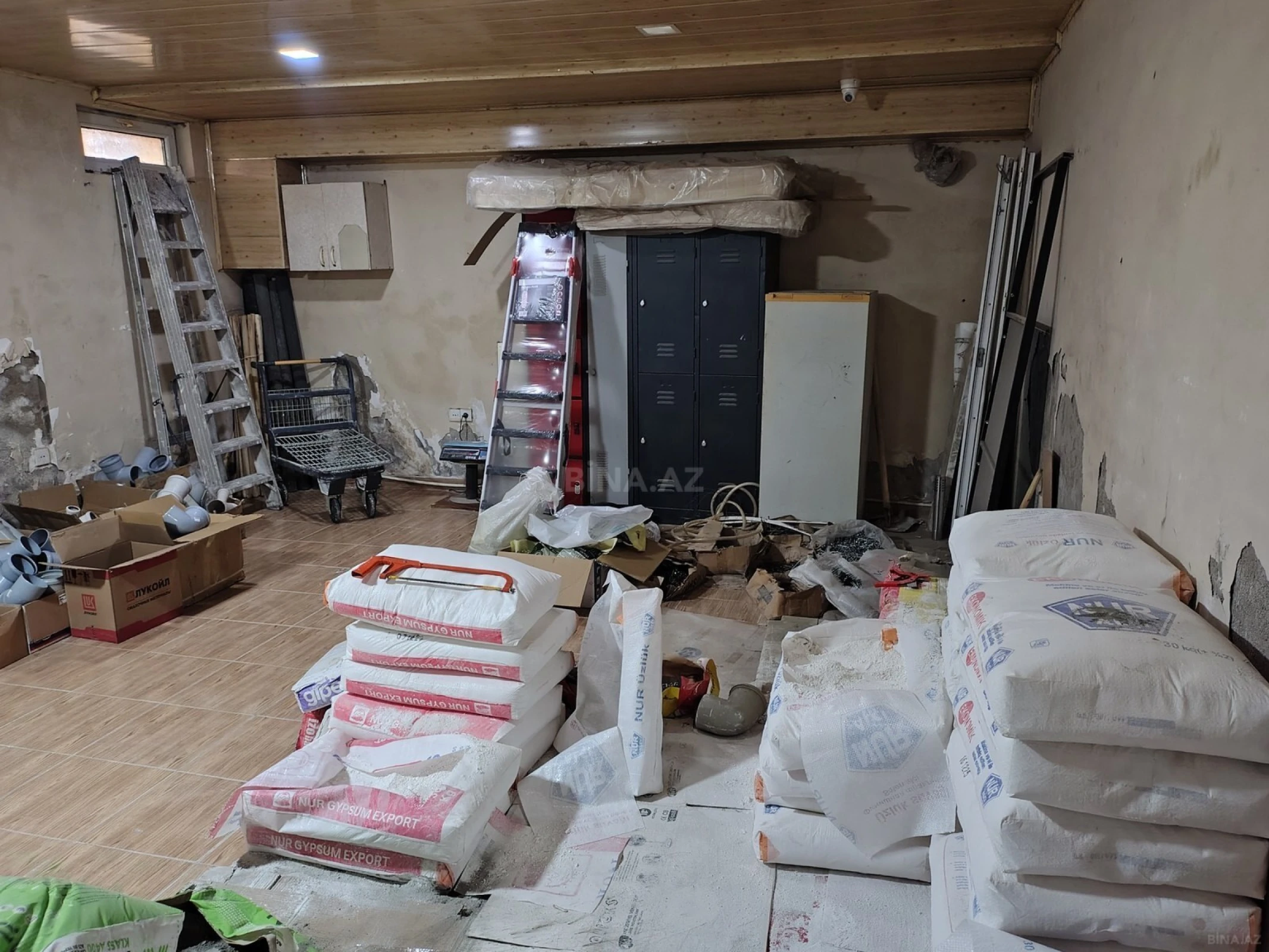 Kirayə verilir obyekt 200 m²