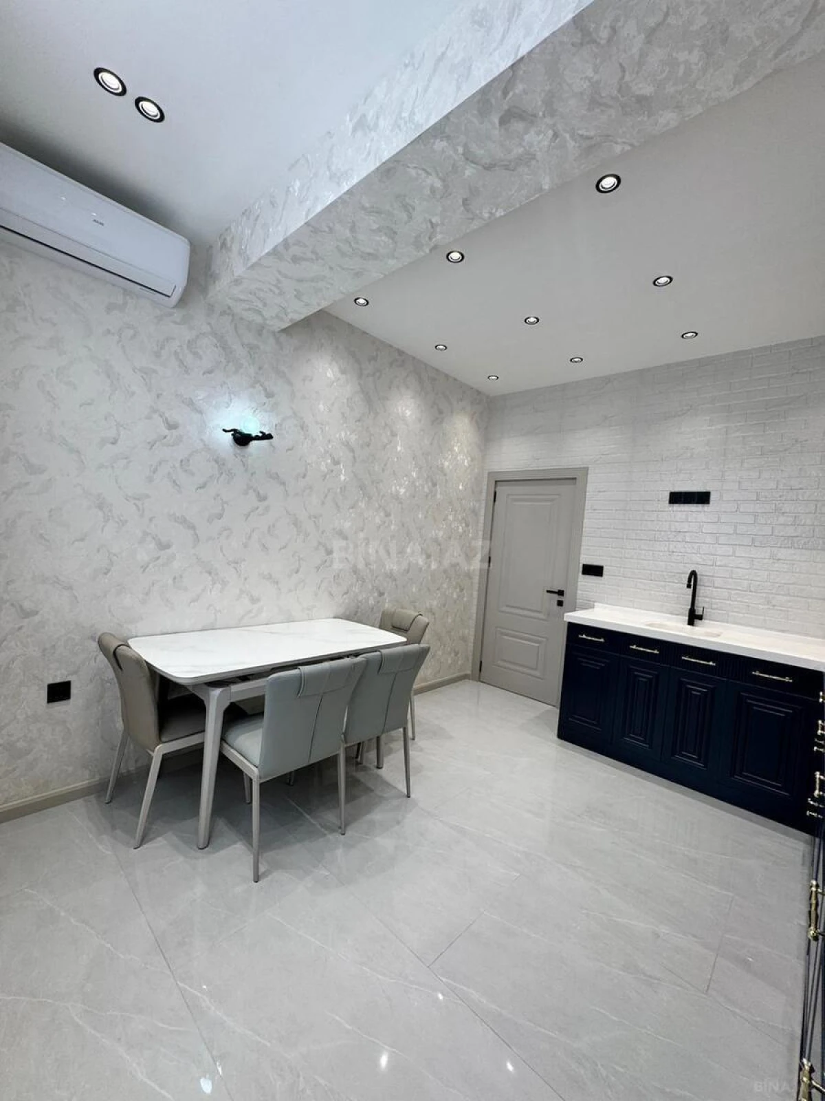 Satılır 2 otaqlı mənzil 80 m²