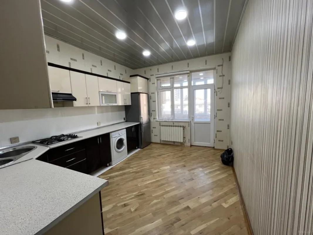 Satılır 2 otaqlı mənzil 88 m²