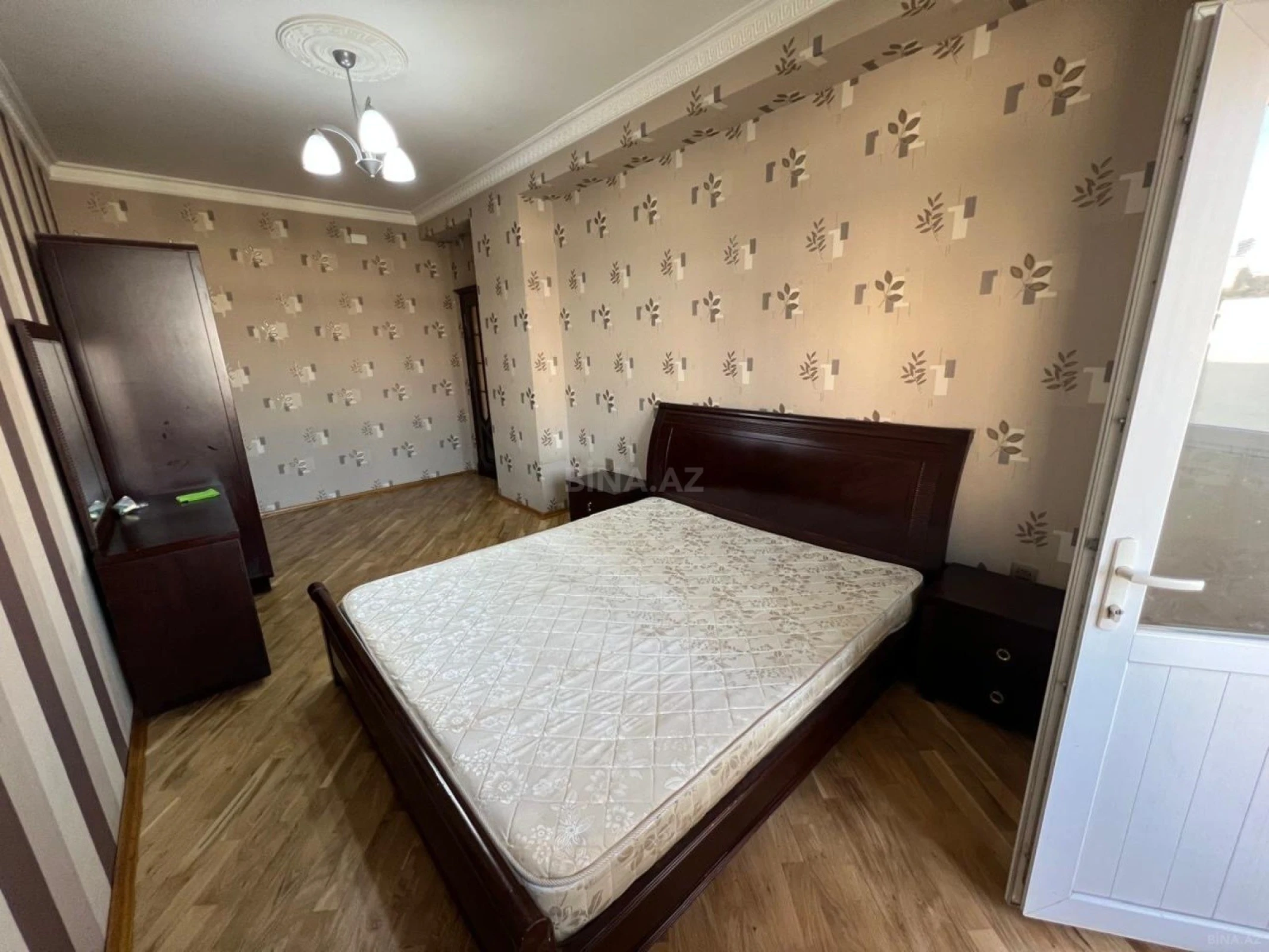 Satılır 2 otaqlı mənzil 88 m²