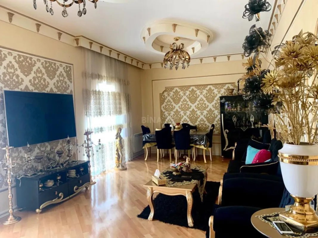 Satılır 5 otaqlı mənzil 200 m²