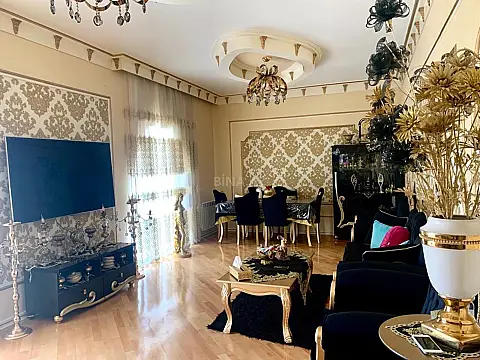Satılır 5 otaqlı mənzil 200 m²