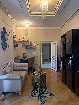 Satılır 5 otaqlı mənzil 200 m²