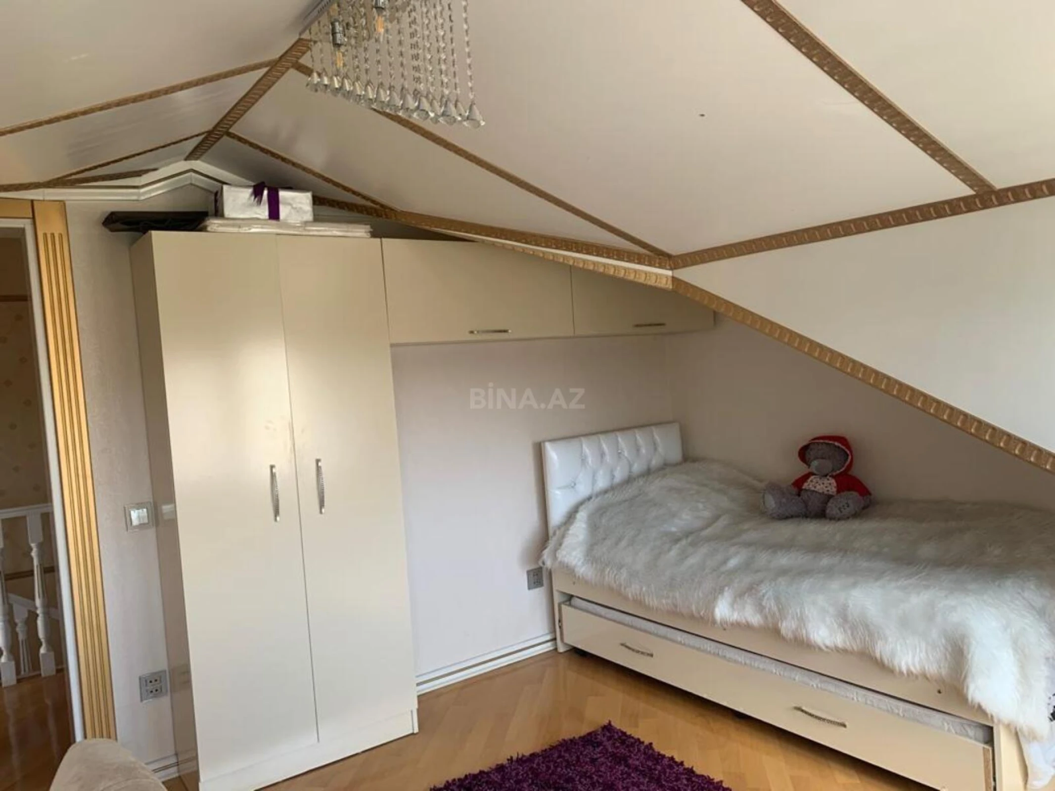 Satılır 5 otaqlı mənzil 200 m²