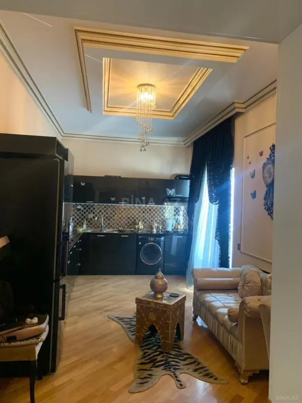 Satılır 5 otaqlı mənzil 200 m²