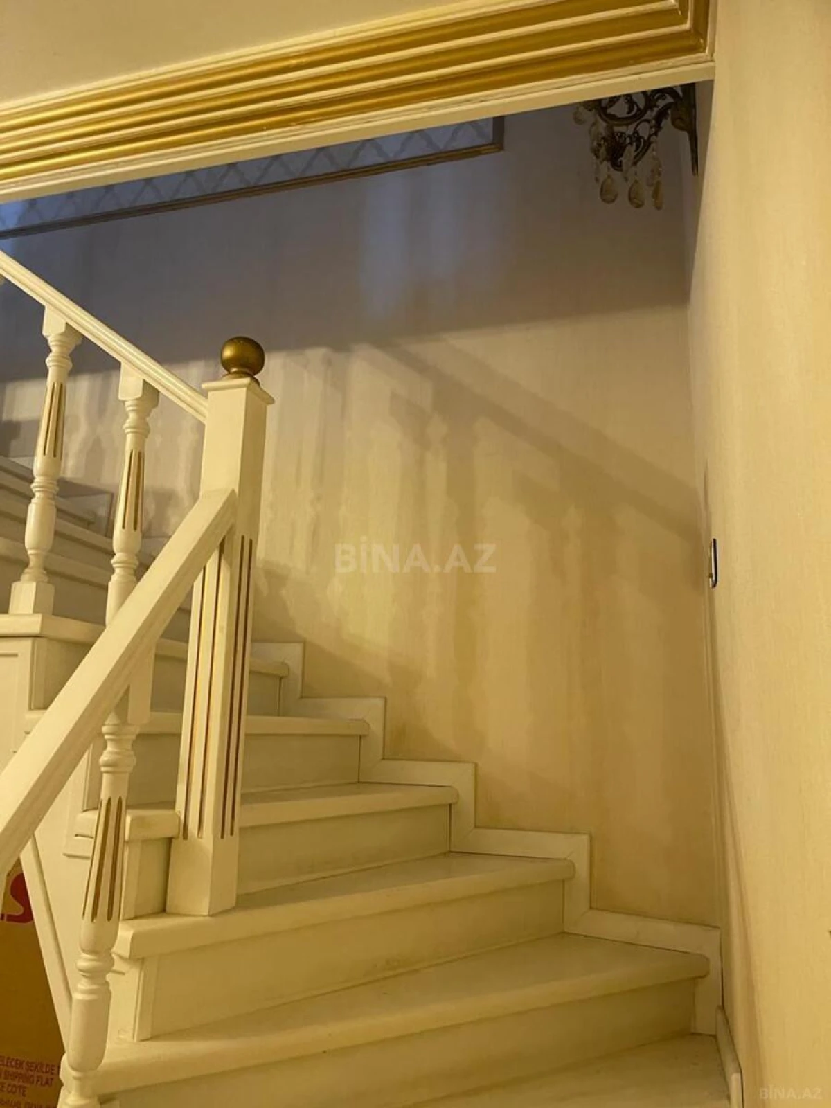 Satılır 5 otaqlı mənzil 200 m²