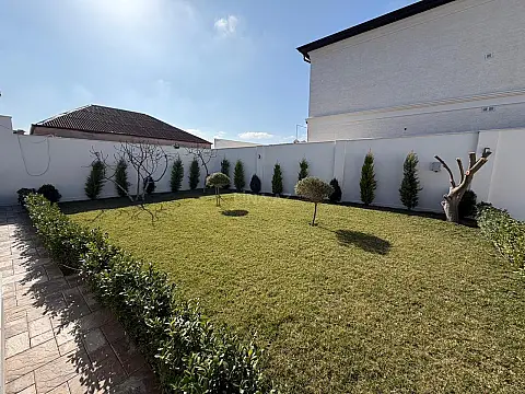 Satılır 4 otaqlı həyət evi 178 m²