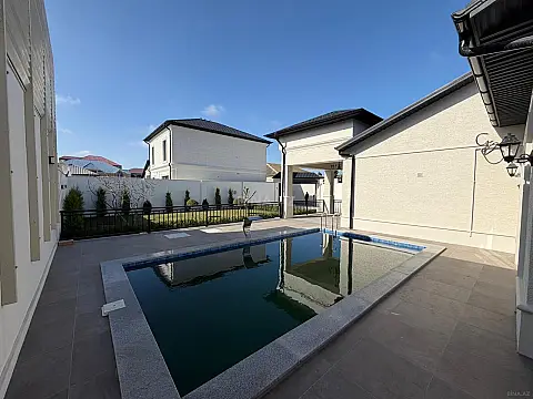 Satılır 4 otaqlı həyət evi 178 m²