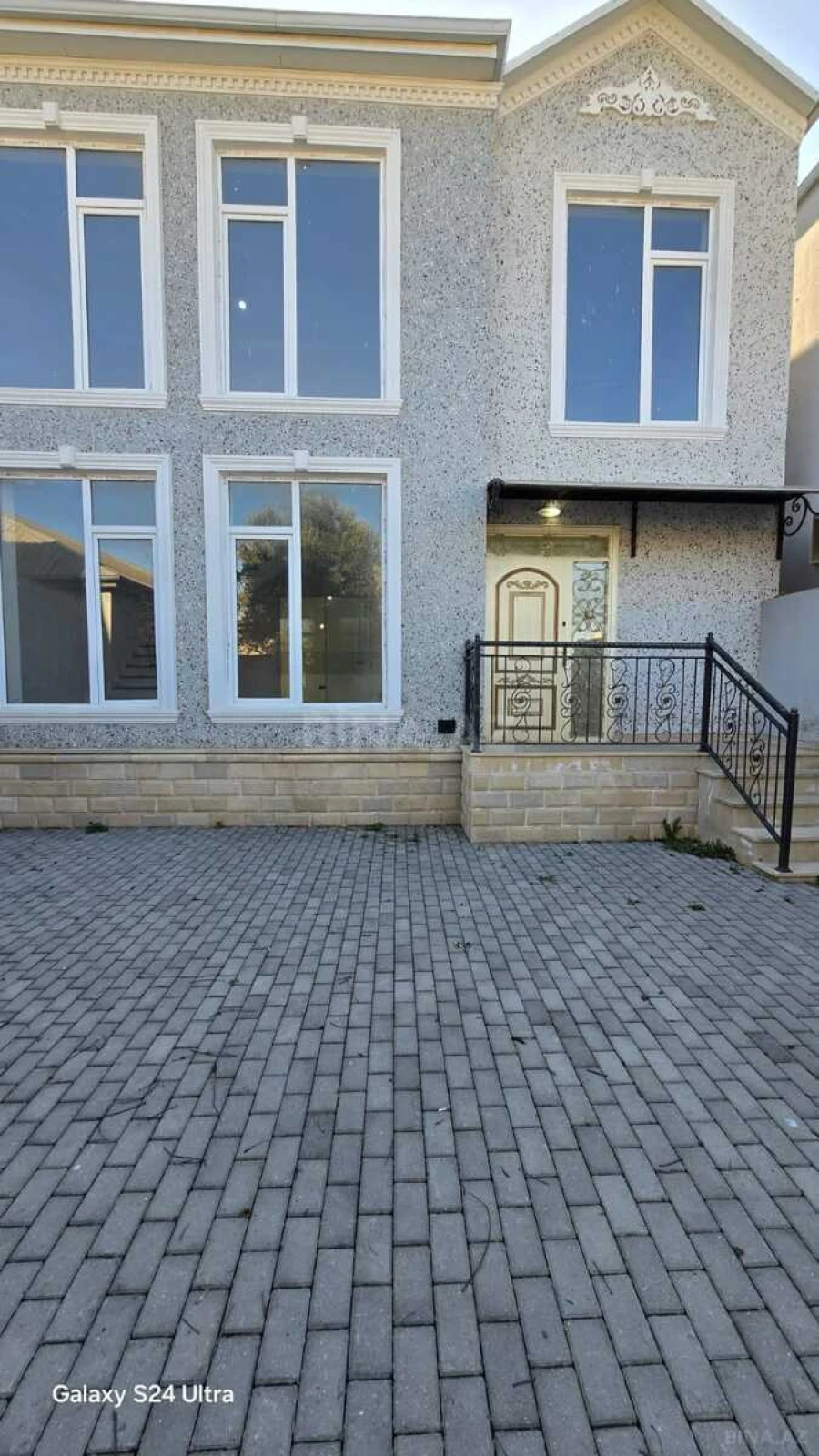 Satılır 5 otaqlı həyət evi 147 m²