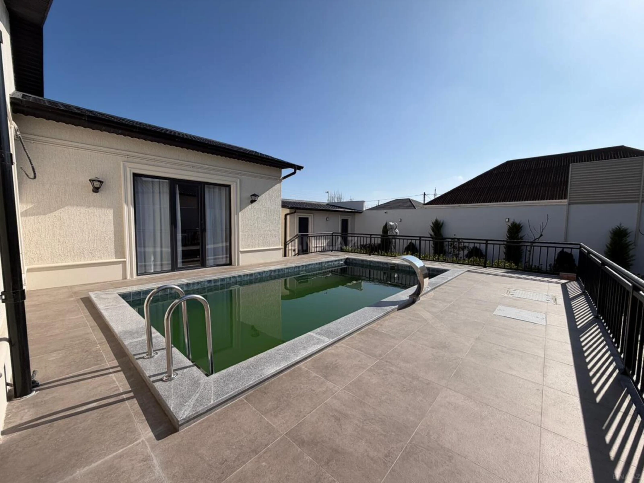 Satılır 4 otaqlı həyət evi 190 m²