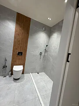 Satılır 6 otaqlı həyət evi 230 m²